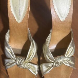Vintage Chic Gold Knot Jessica Simpson Women's 5 inch Wedge Sandals size 8M